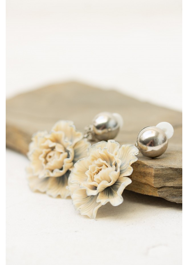 Handmade Beige Floral Clip-On Earrings – Elegant & Comfortable