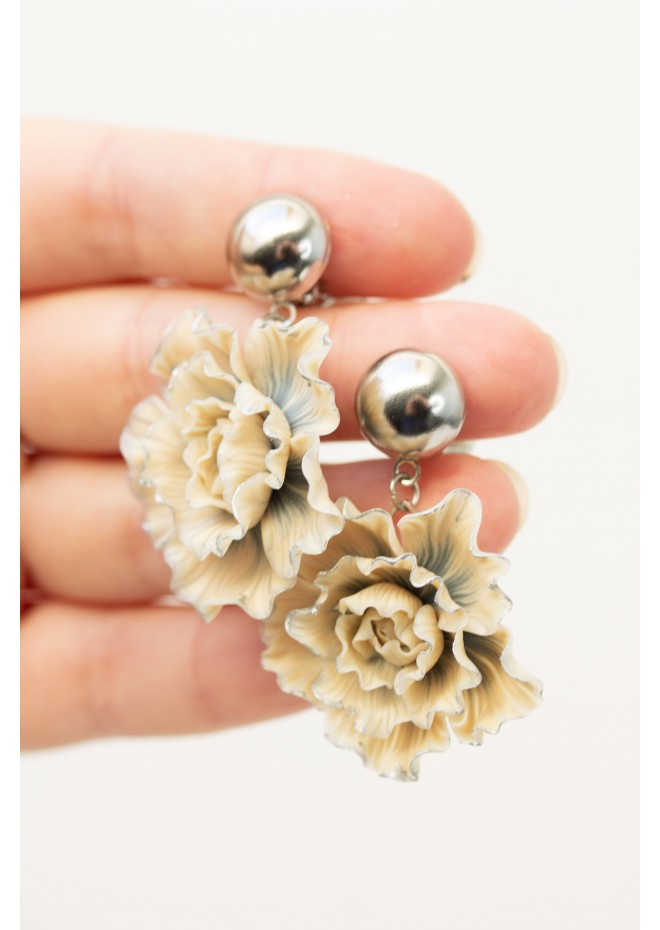 Handmade Beige Floral Clip-On Earrings – Elegant & Comfortable