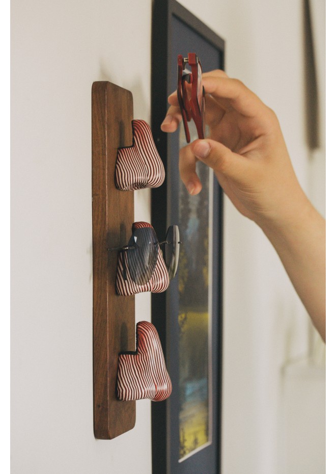 Striped Brown Nose Stand for Glasses and Sunglasses (Wall-mounted or Desk-mounted)