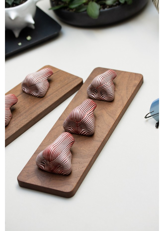 Striped Brown Nose Stand for Glasses and Sunglasses (Wall-mounted or Desk-mounted)