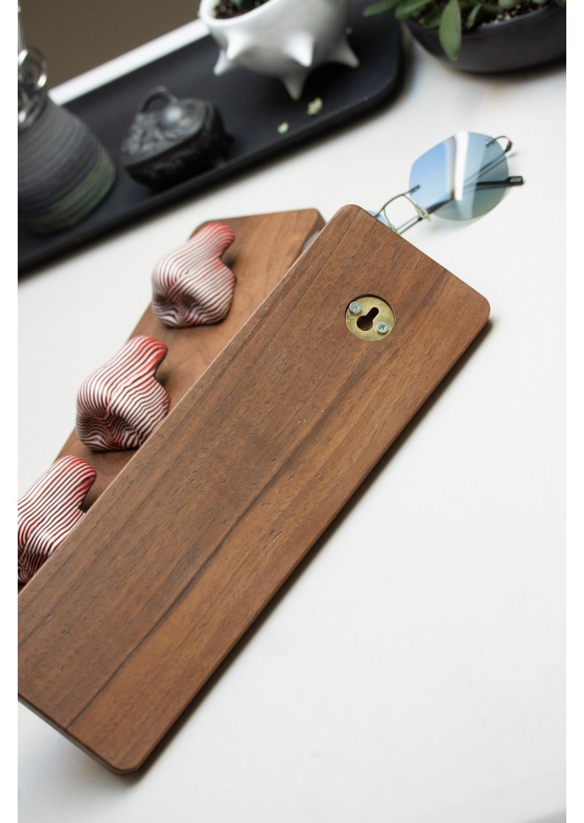 Striped Brown Nose Stand for Glasses and Sunglasses (Wall-mounted or Desk-mounted)